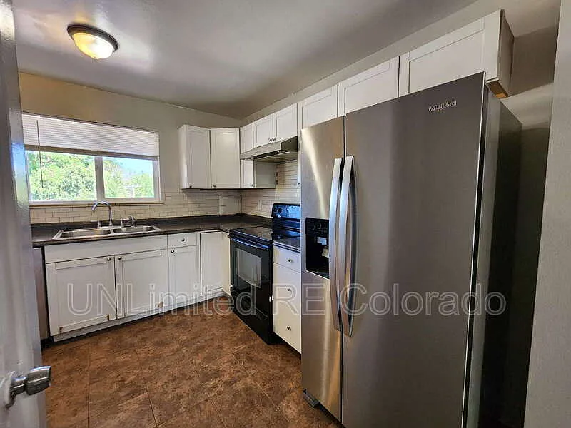 3 bed, 1.0 bath, 1000 sqft, $1,700 — Photo 1