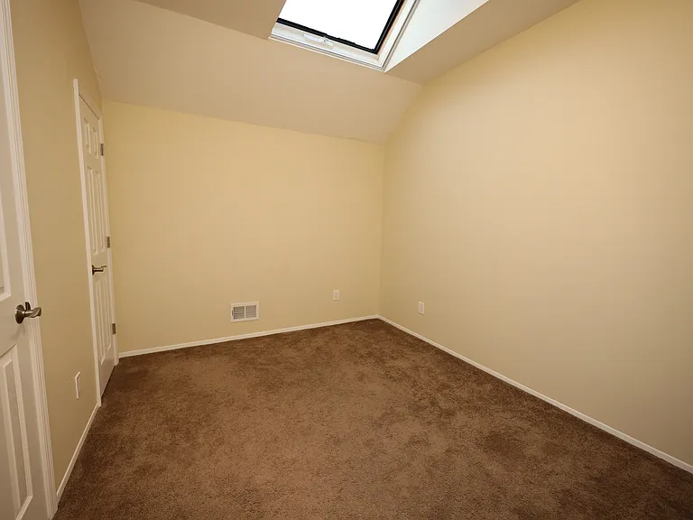 105 Crown Ave — Photo 13