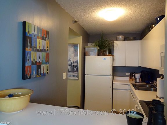 Kitchen with Breakfast Bar