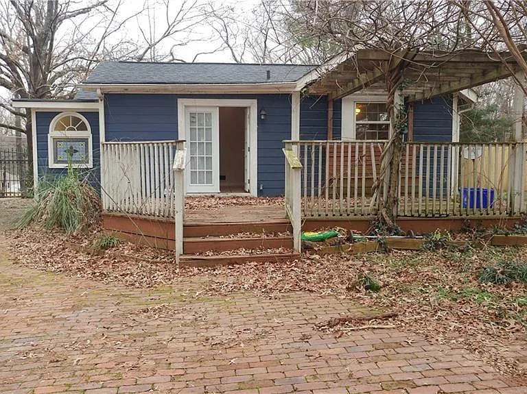 1505 Eastland Rd — Photo 4