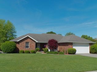 716 E Meramec Ln, Nixa, MO 65714
