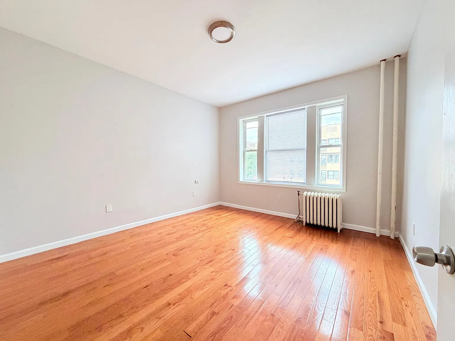 631 Bergen Ave — Photo 3