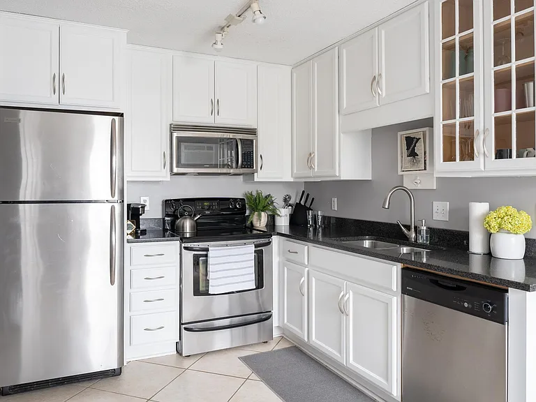 5136 Hiawatha Ave #201 — Photo 10