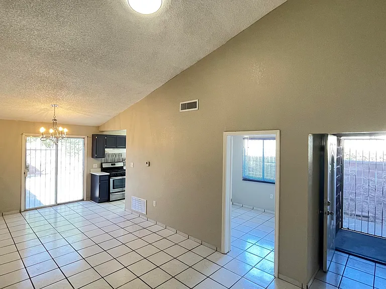 11040 Sunshine Ct — Photo 6