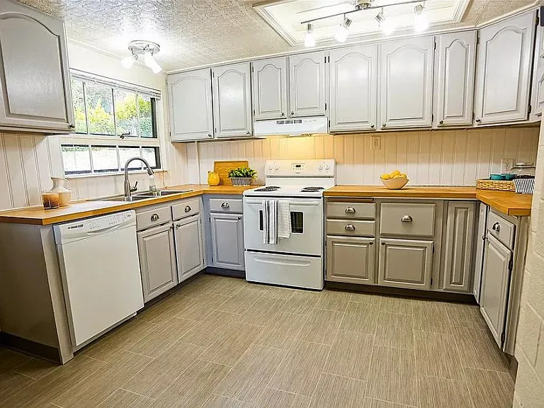 807 Birch St — Photo 10