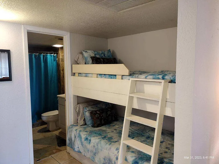 111 E Gardenia St #301 — Photo 8
