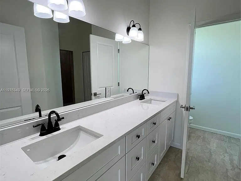 1088 Saturn Ct — Photo 12