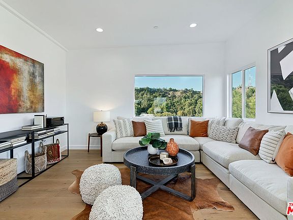 5th image of 2326 Sunset Heights Dr