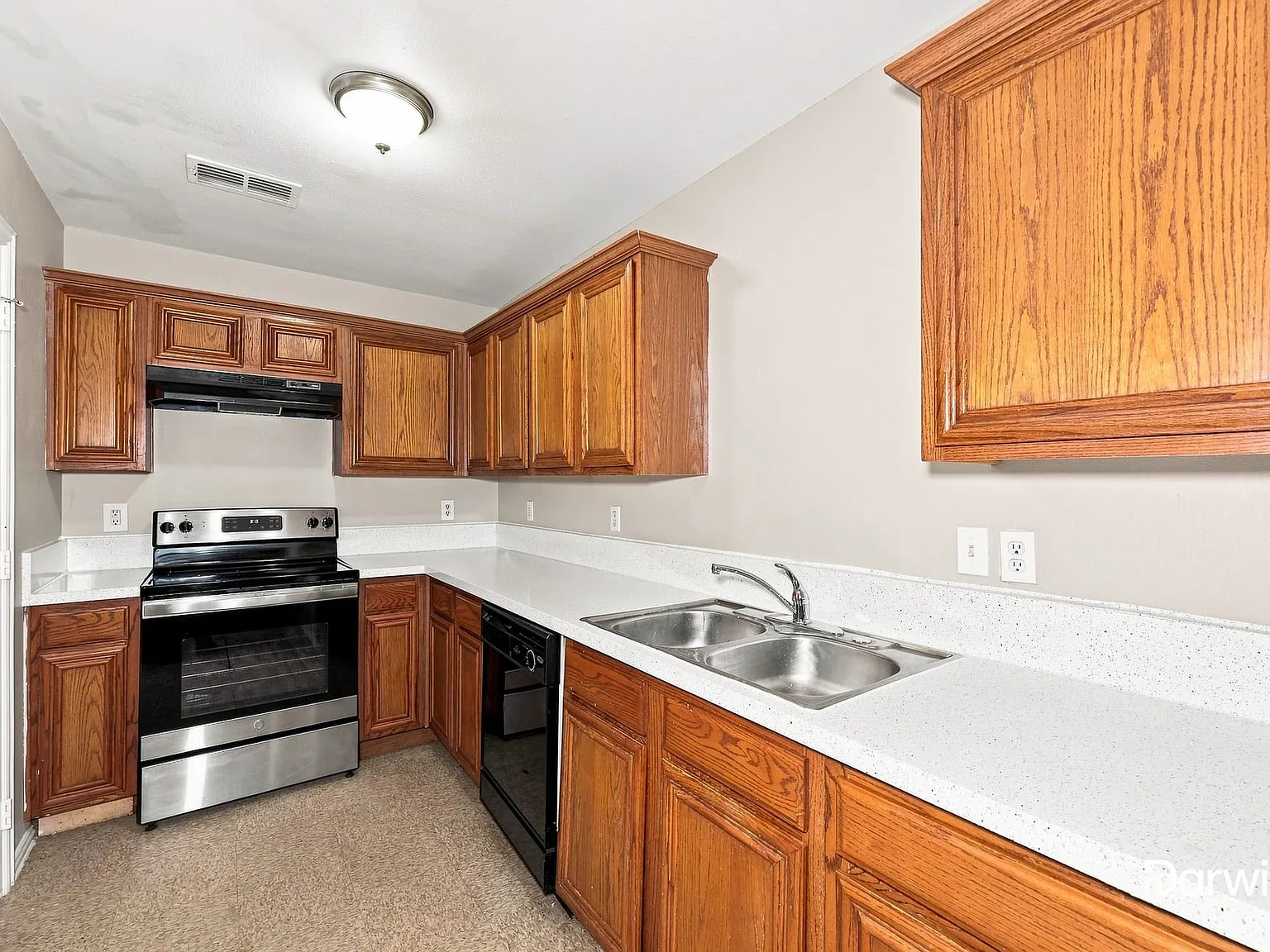 3 bed, 2.5 bath, 1302 sqft, $1,880 — Photo 2