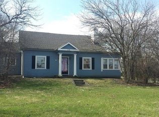 285 Middaugh Rd, Clarendon Hills, IL 60514