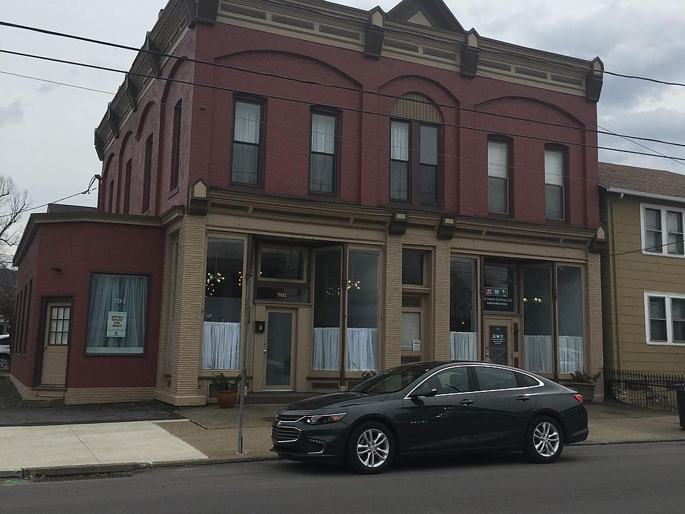 1 Story Commercial Unit on left.