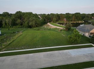 1025 Lakeshore Dr, Cedar Falls, IA 50613