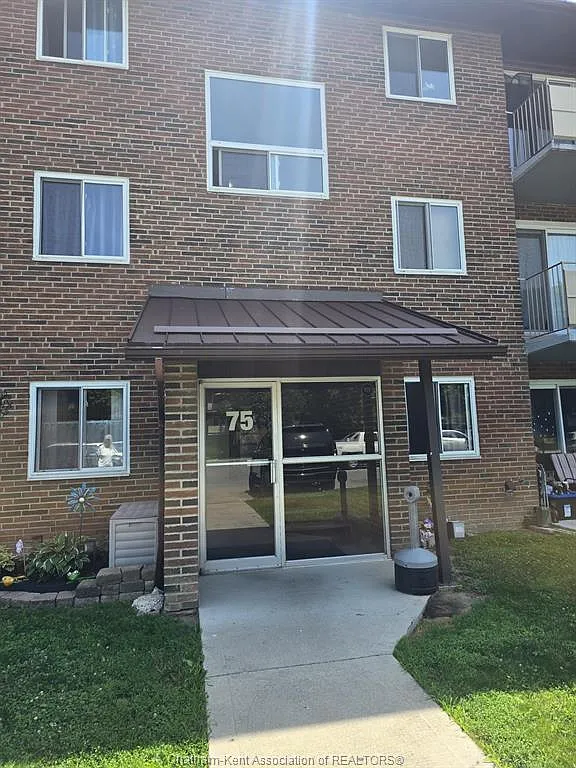 2 bed, 1.0 bath, $1,800 — Photo 1