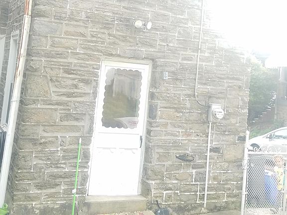 3rd image of 4725 Silverwood St