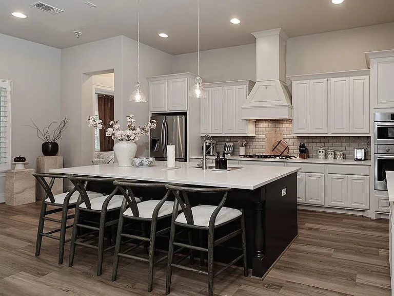 114 Crescent City Dr — Photo 10