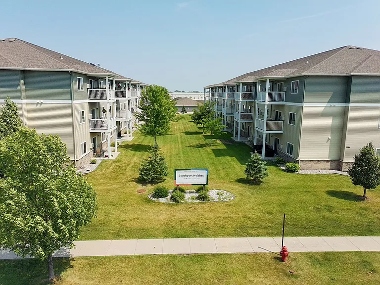 Southport Heights Apartments — Photo 7