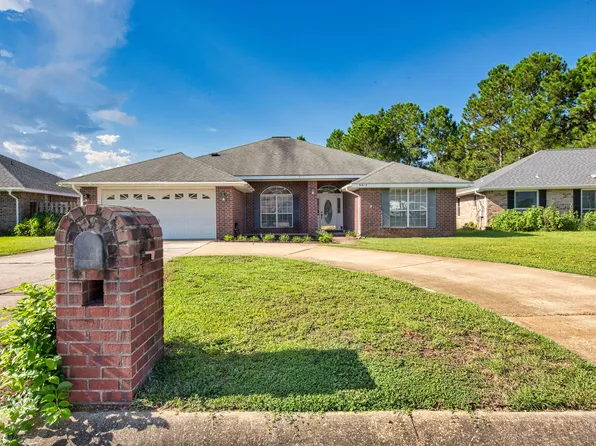 9912 Parker Lake Cir, Navarre, FL 32566