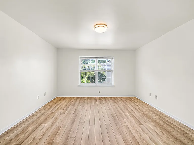 447 Fort Hill Cir — Photo 6