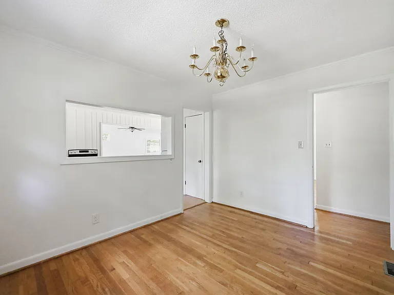 139 Windsor Cir — Photo 12