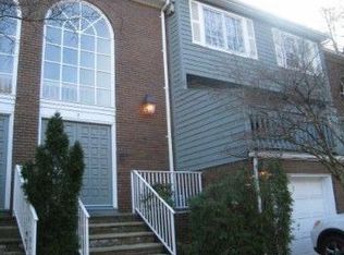 2 Fells Manor Rd, Caldwell, NJ 07006