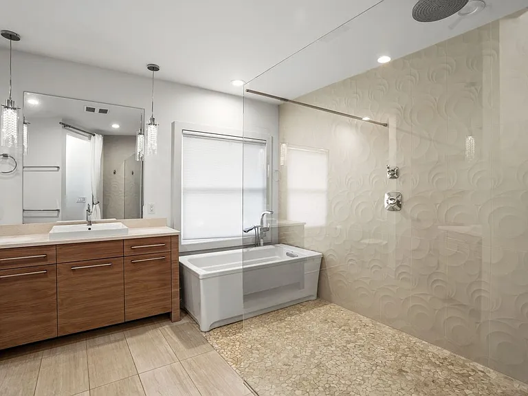 4515 N Lake Dr — Photo 17