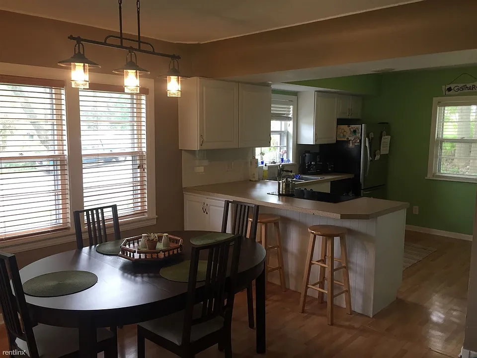 Dining room/kitchen