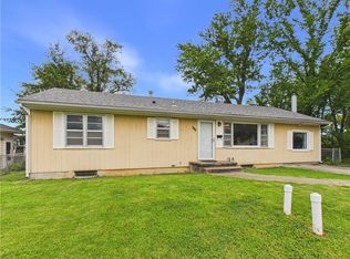 614 Hillcrest Dr, Knob Noster, MO 65336