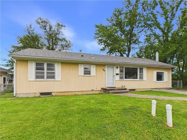 614 Hillcrest Dr, Knob Noster, MO 65336