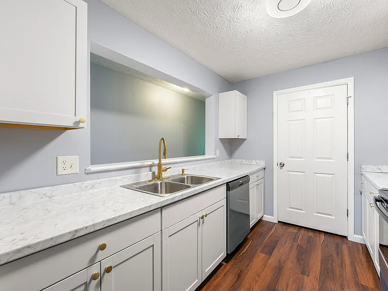 3247 Fairington Dr — Photo 12