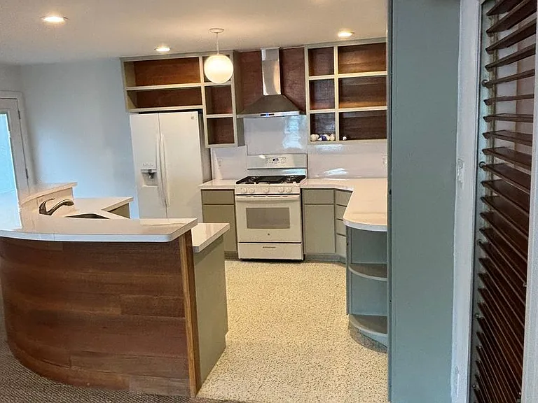 442 E Huisache Ave #A — Photo 7