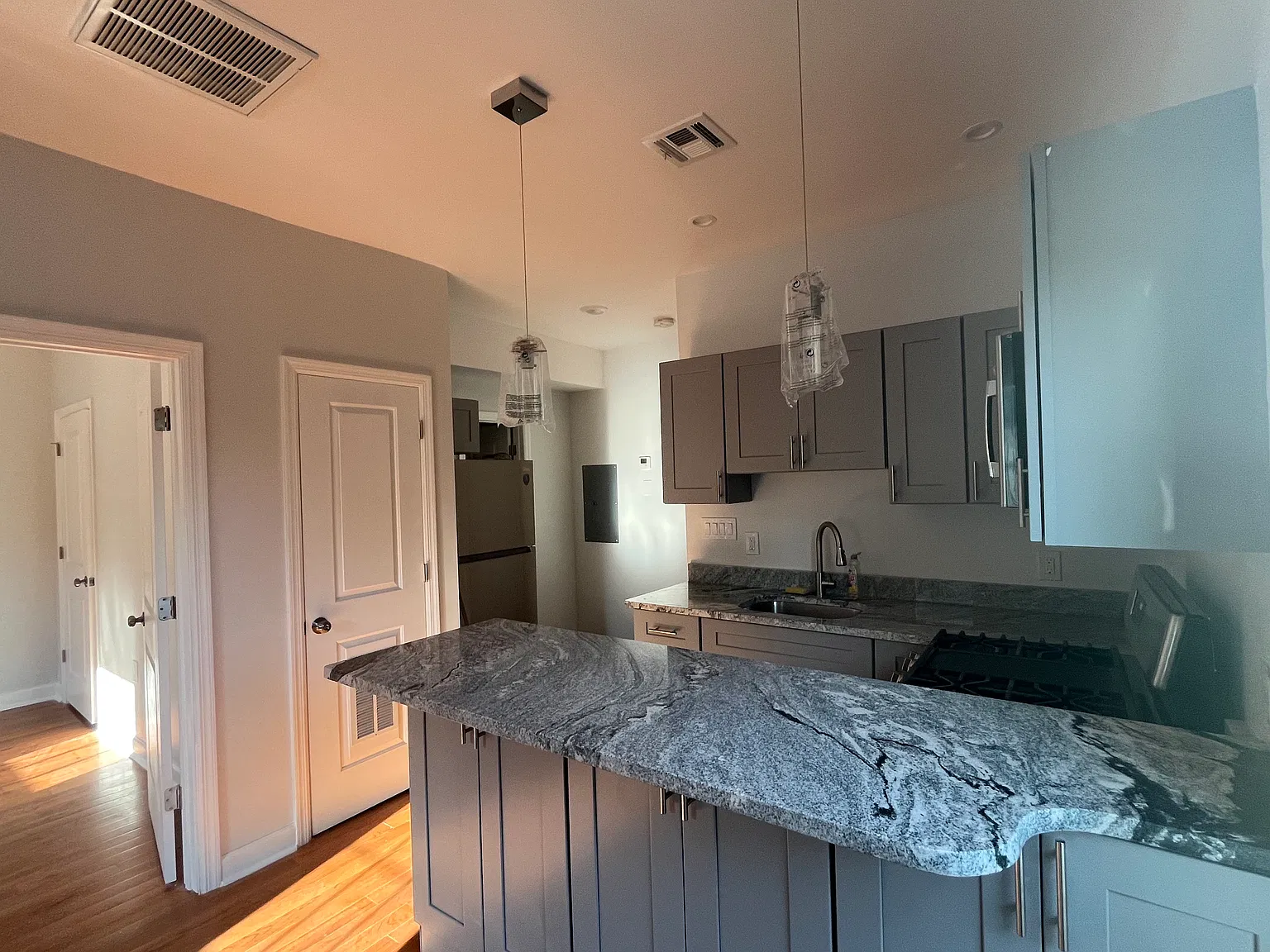 1 bed, $1,650 — Photo 4