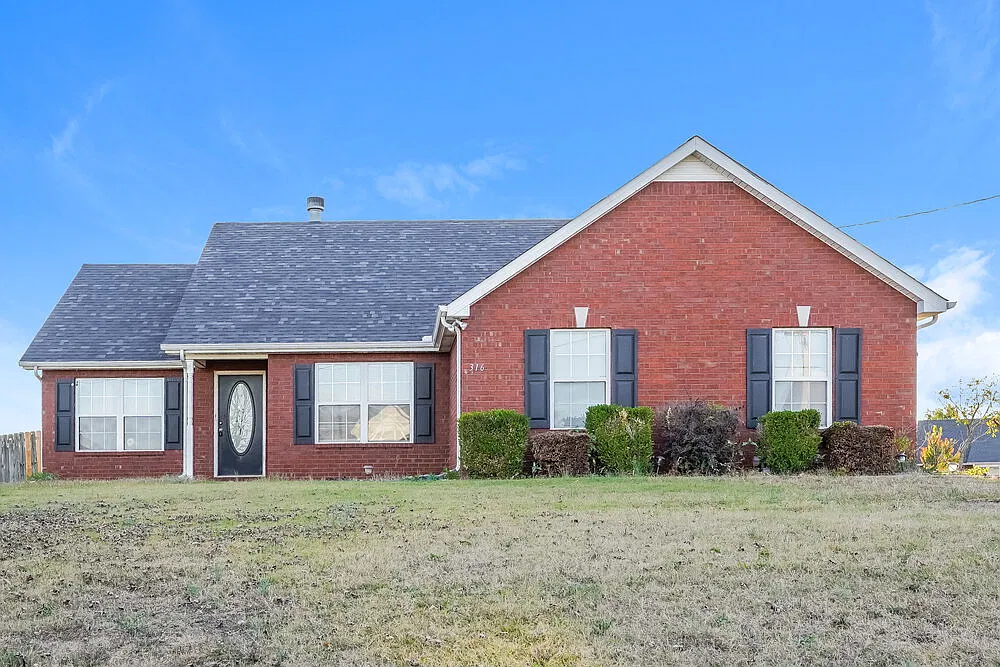3 bed, 2.0 bath, 1339 sqft, $2,075 — Photo 1