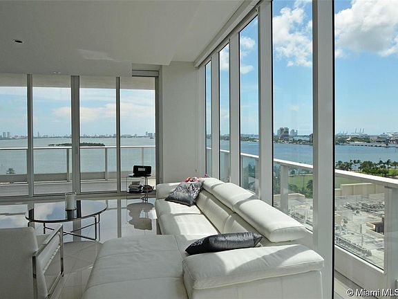 3rd image of 2020 N Bayshore Dr APT 1210