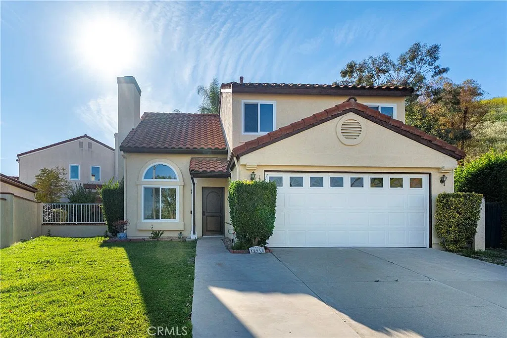 4 bed, 2.5 bath, 1934 sqft, $4,200 — Photo 1