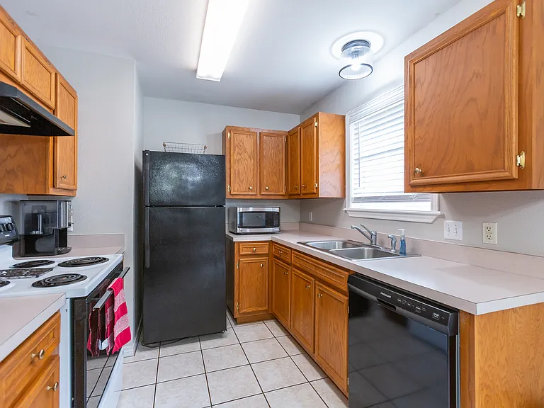634 E North 16th St #B — Photo 5