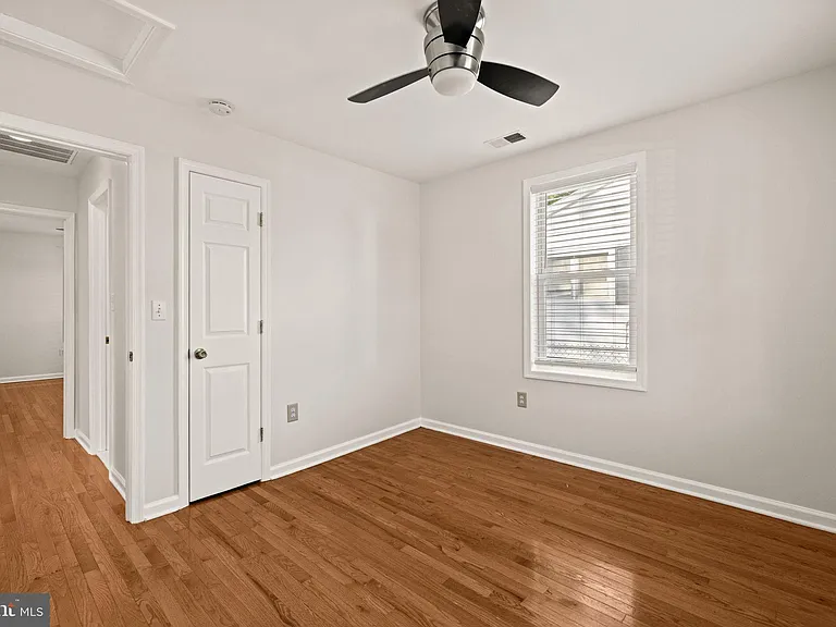 220 E 2nd Ave — Photo 30