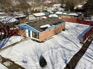 31800 Briar Ln, Saint Clair Shores, MI 48082