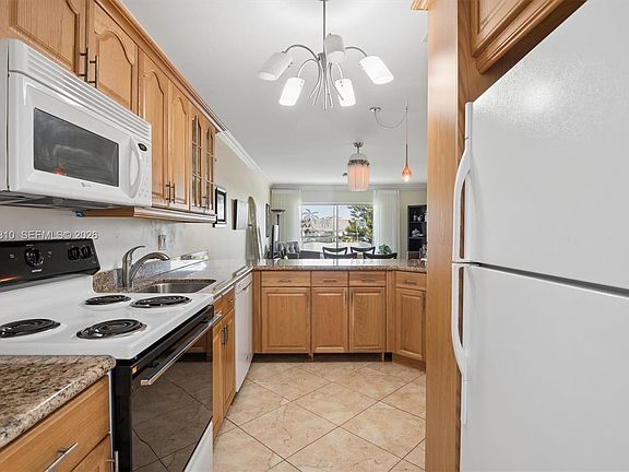 4th image of 1000 Hillcrest Ct APT 303