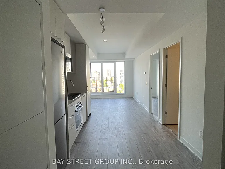 10 Oak St #902 — Photo 7