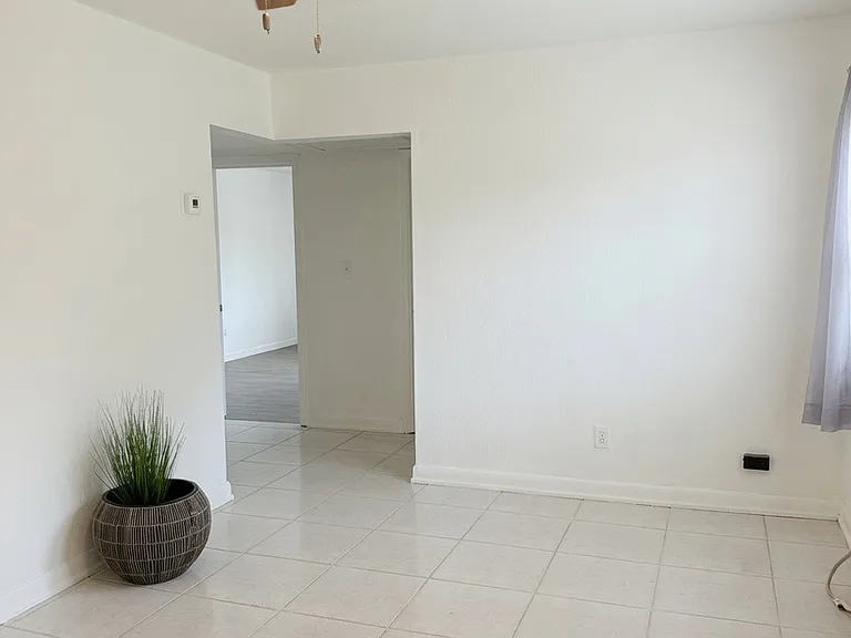 1061 Nokomis St — Photo 8