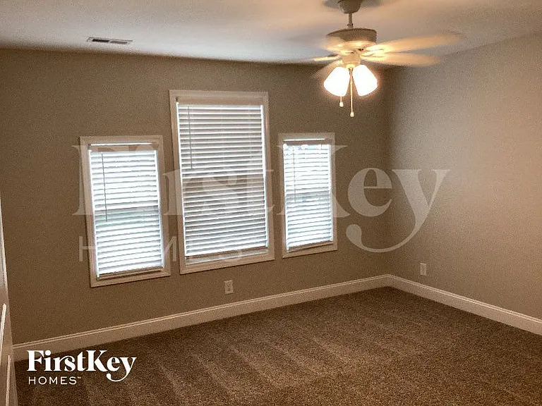 103 Lucerne Ln — Photo 9