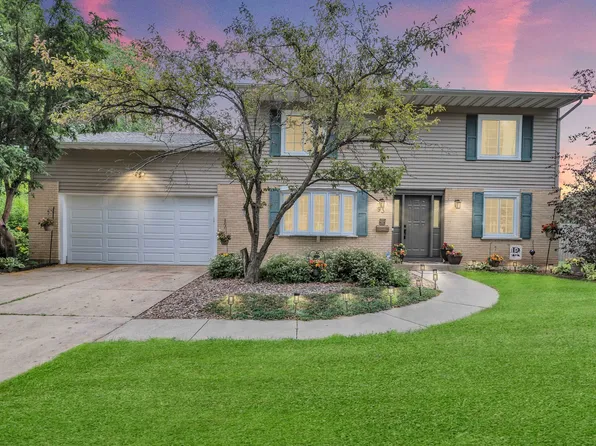 93 Faringdon Dr, Crystal Lake, IL 60014