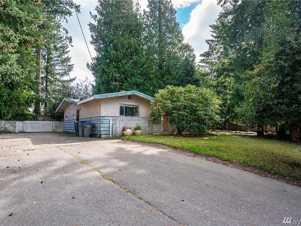 4108 Bledsoe is located on a large corner lot, surrounded by beautiful Cedars and Holly trees.
