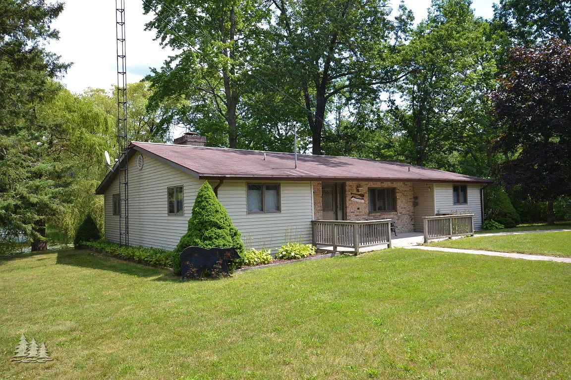 12161 W Shore St photo 1