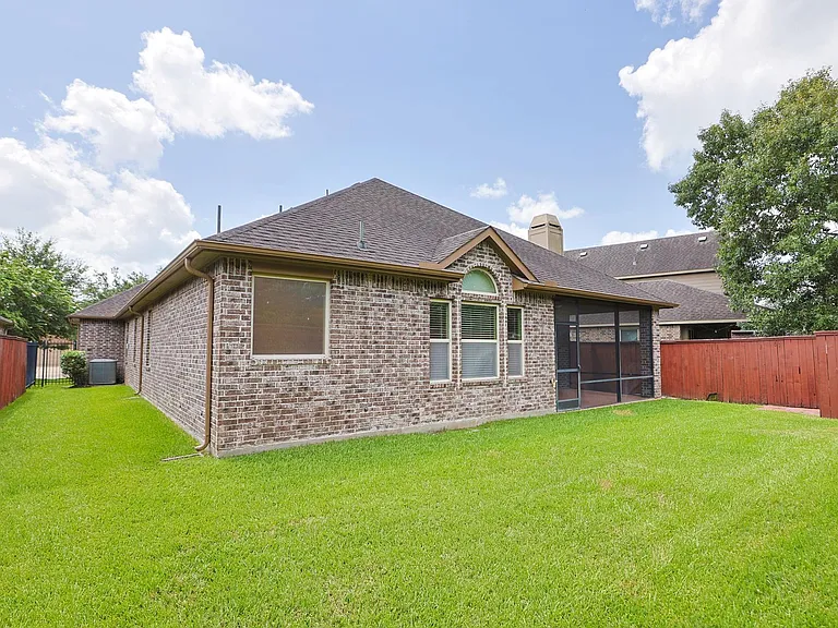 147 W Wading Pond Cir — Photo 37