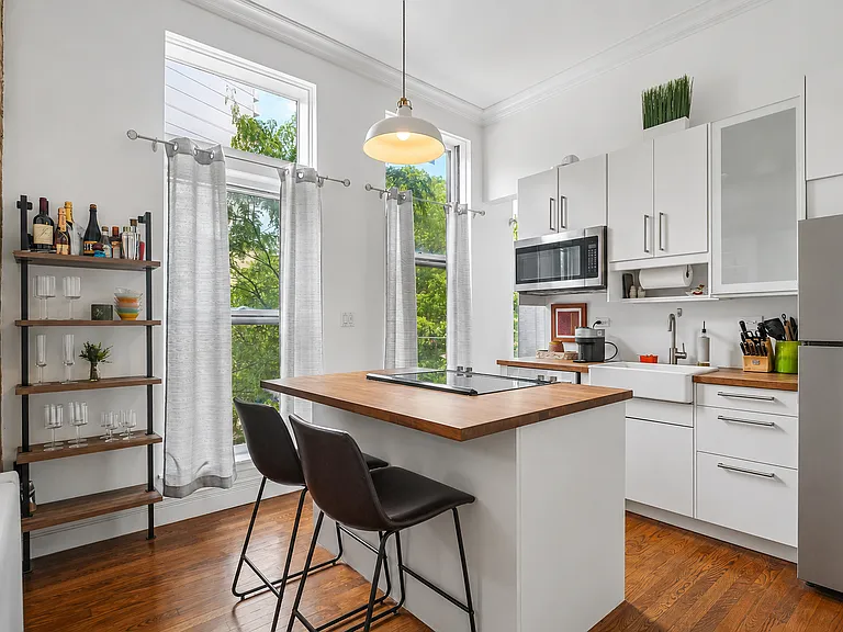 223 W Wisconsin St #2B — Photo 7