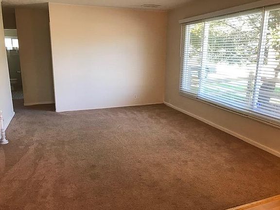 3rd image of 850 E Kalama Ave