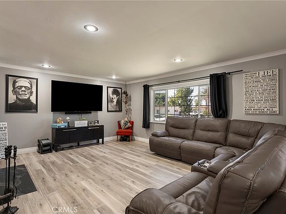 4th image of 630 Carleton Ave