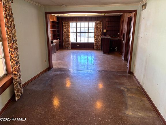 2nd image of 141 Hilltop Cir