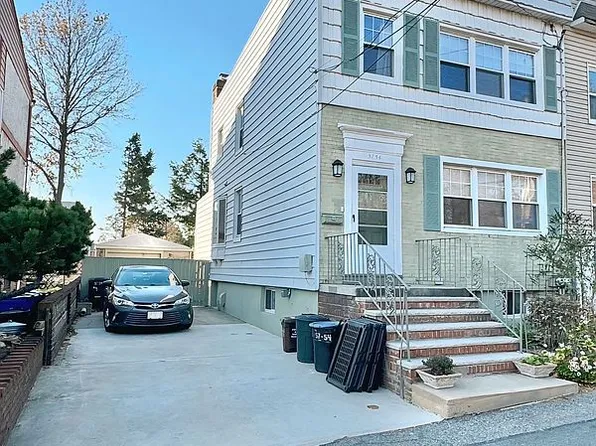 5754 75th St, Middle Village, NY 11379